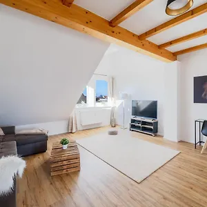 uber-den-dachern-mit-balkon-netflix-zentral.hannover-hotel.net/